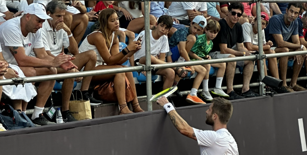 Dominé et sans solution, Moutet invite son coach à jouer à sa place en plein match