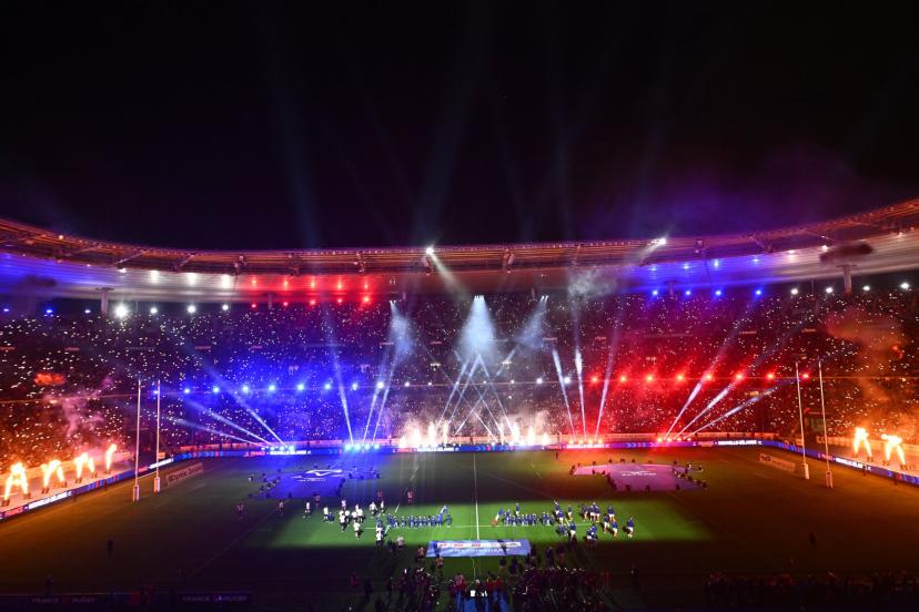 Au Stade de France, le spectacle se joue aussi avant le match