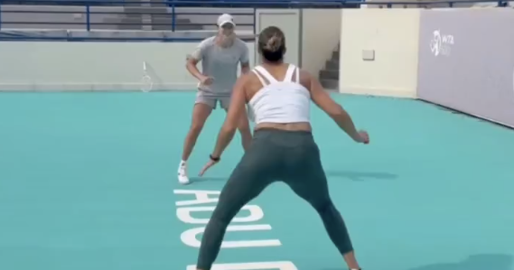 Les images très surprenantes de Sabalenka et Swiatek avant le début de saison 2025 !